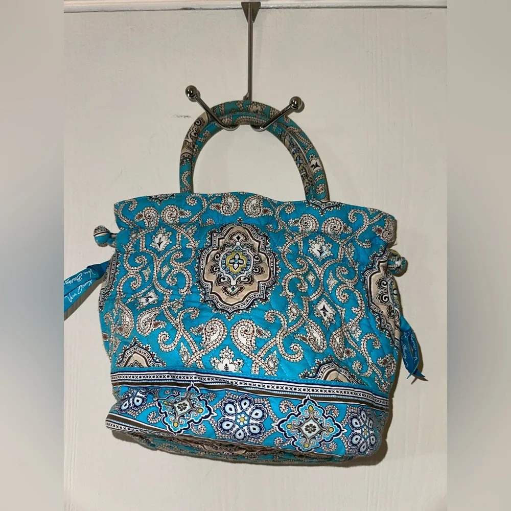 Vera Bradley Bag color is more green than blue